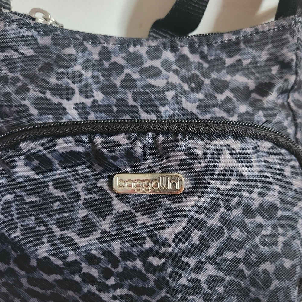 Baggallini Joey Black Gray Charcoal Cheetah Mini Crossbody Bag Purse